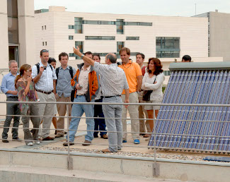 Experti Xilens visiten el CREA de la UdL interesasnt-se per les plaques solars Experti Xilens visiten el CREA de la UdL interesasnt-se per les plaques solars