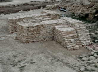 [+] AMPLIAR IMATGE. Porta de la Fortalesa de Vilars. UdL
